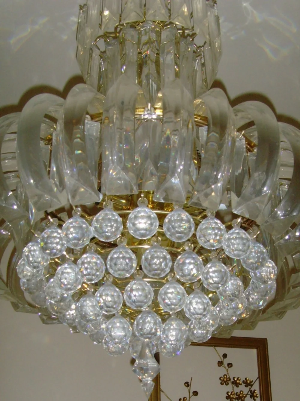 Vintage Mid-Century Modern Lucite and Polished Brass Chandelier